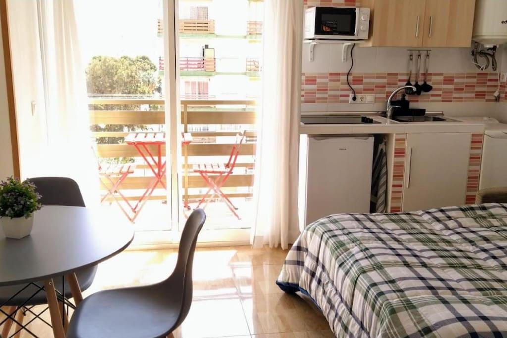 Estudio Con Vista Al Mar A 200 Mts De La Playa Benalmadena Exterior photo